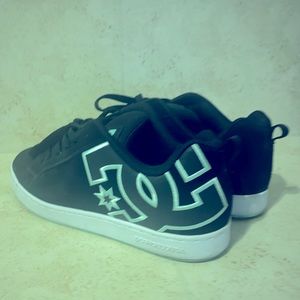Women’s DC Court Graffik Skate Shoes Size 9.5